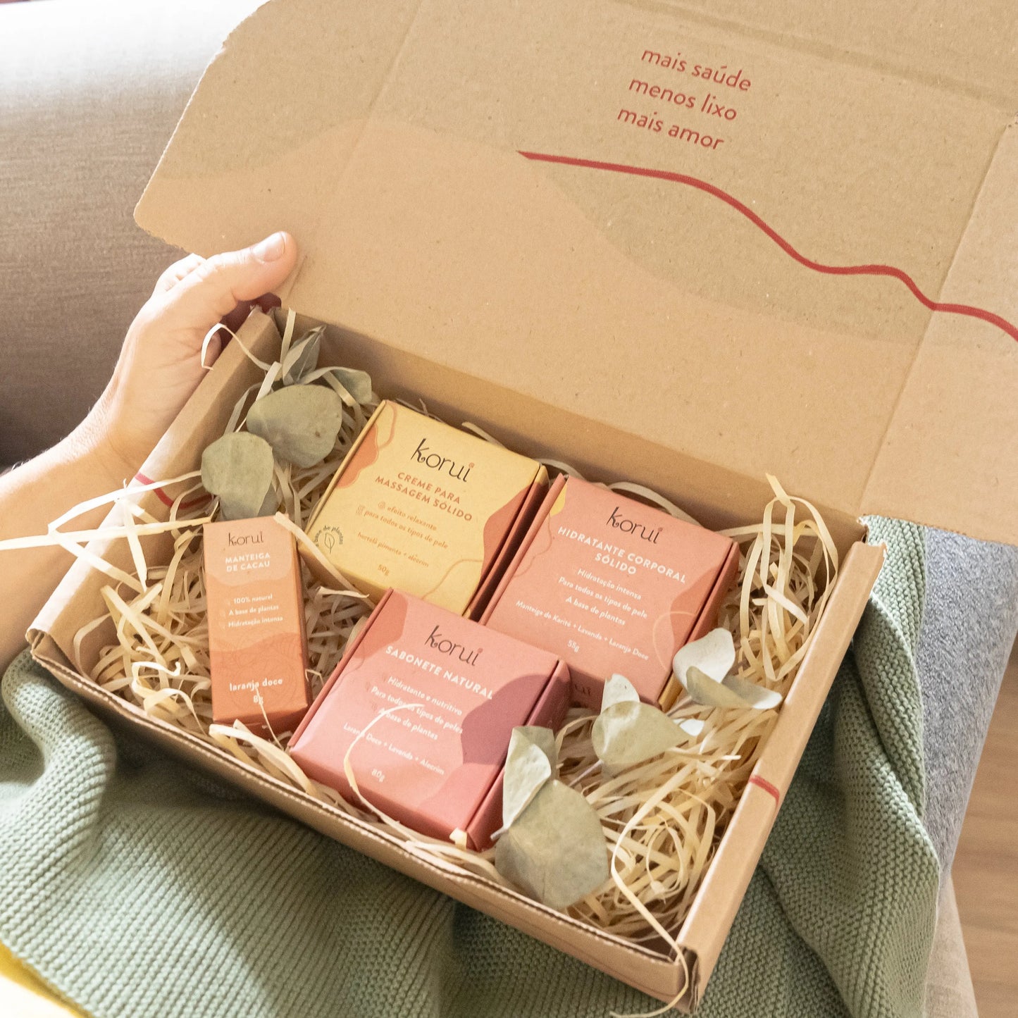 Kit Presente Creme de Massagem + Hidratante Corporal + Sabonete Natural + Manteiga de Cacau Balm Labial + Linda Embalagem de Presente Korui