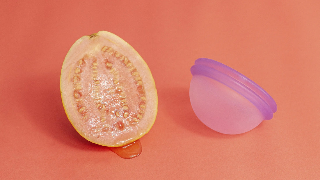 Dá pra interromper a menstruação? É seguro parar? Vem entender com a gente! 🩸🌿 Korui