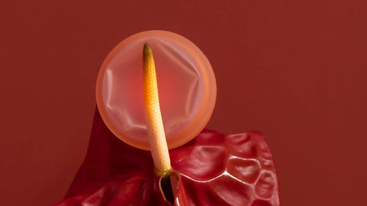 Dá pra usar disco menstrual durante o sexo? Tudo o que precisamos saber pra aproveitar sem bagunça 😎🩸🔥 Korui