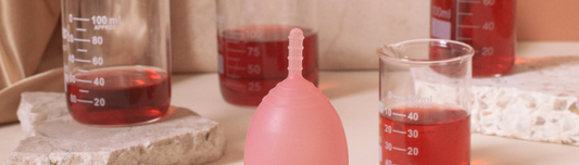 Como limpar o seu coletor menstrual em um banheiro público: 3 formas simples