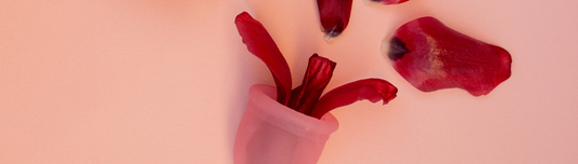 Fluxo menstrual intenso pode não ser normal. Conheça 5 causas possíveis.