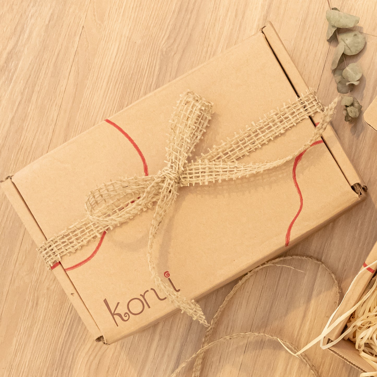 Kit Presente Shampoo + Condicionador + Leave-in + Sabonete Natural + Manteiga de Cacau + Sabonete Íntimo + Hidratante Corporal + Creme de Massagem + Desodorante + Linda Embalagem de Presente)