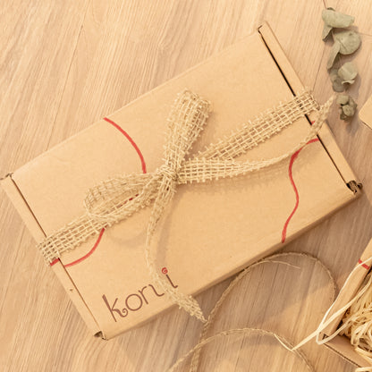 Kit Presente Shampoo + Condicionador + Leave-in + Sabonete Natural + Manteiga de Cacau + Sabonete Íntimo + Hidratante Corporal + Creme de Massagem + Desodorante + Linda Embalagem de Presente)